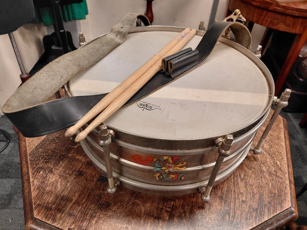 Vintage tamboerstrommel met stokken en draagriem., Muziek en Instrumenten, Fa.Weersel & zn. Enschede, Ophalen of Verzenden, Trommel