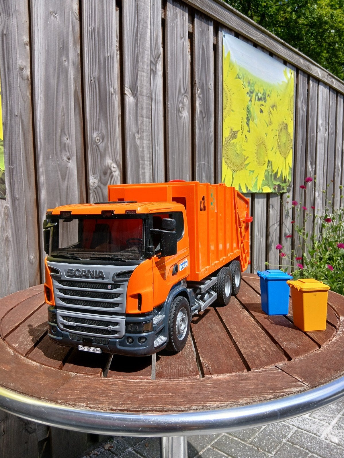 Bruder Scania Vuilniswagen met 2 Afvalbakken, Kinderen en Baby's, Speelgoed | Speelgoedvoertuigen, Ophalen, Zo goed als nieuw