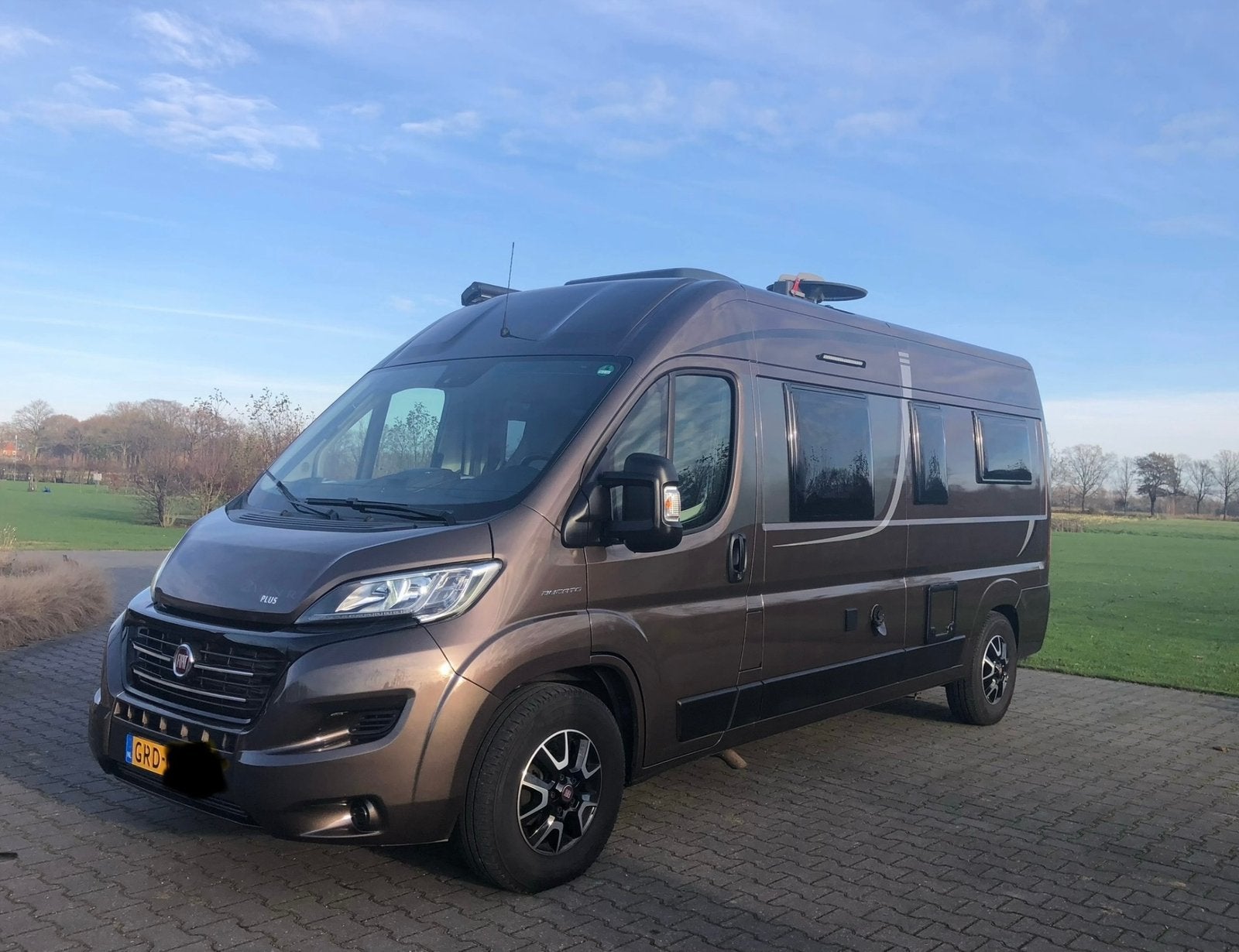 Pössl 2WinR/Full options/9-tr.automaat/Solar/TV-sat./E-bikes, Automaat, Buscamper of Camperbus, Ringverwarming, Fiat