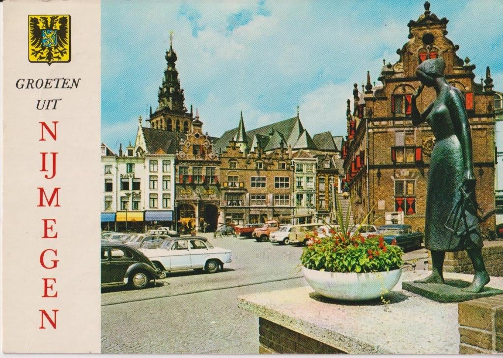 Nijmegen met auto's Waaggebouw, Opel Rekord P2, Ophalen of Verzenden, 1960 tot 1980, Gelopen, Gelderland