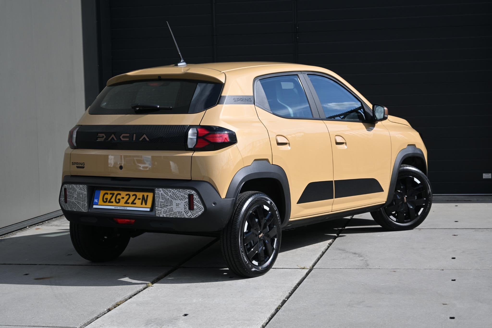 Dacia Spring Extreme 65 26.8 kWh | DC-LADER | CAMERA | NAVI, Auto's, Dacia, Gebruikt, 4 stoelen, Leder en Stof, Origineel Nederlands