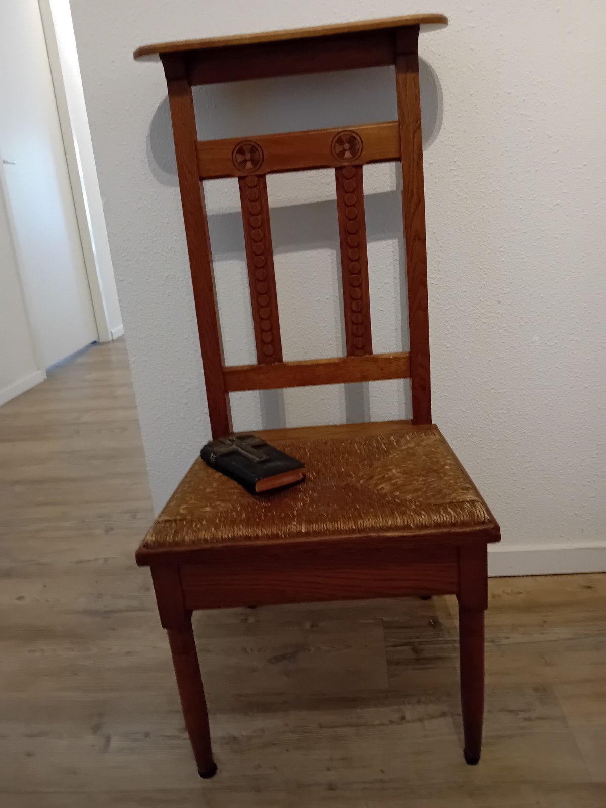 Bidstoeltje, Ophalen