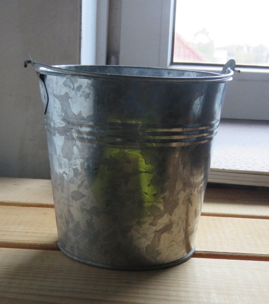 Zinken emmertje / bloempot - 13 cm hoog, 13 cm doorsnee, Gebruikt, Ophalen of Verzenden, Metaal, Binnen