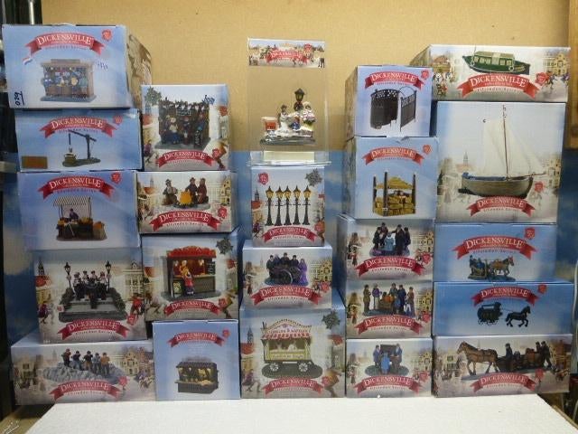 23 dickensville elfsteden kerstdorp accessoires kersthuisjes, Diversen, Kerst, Ophalen of Verzenden, Zo goed als nieuw