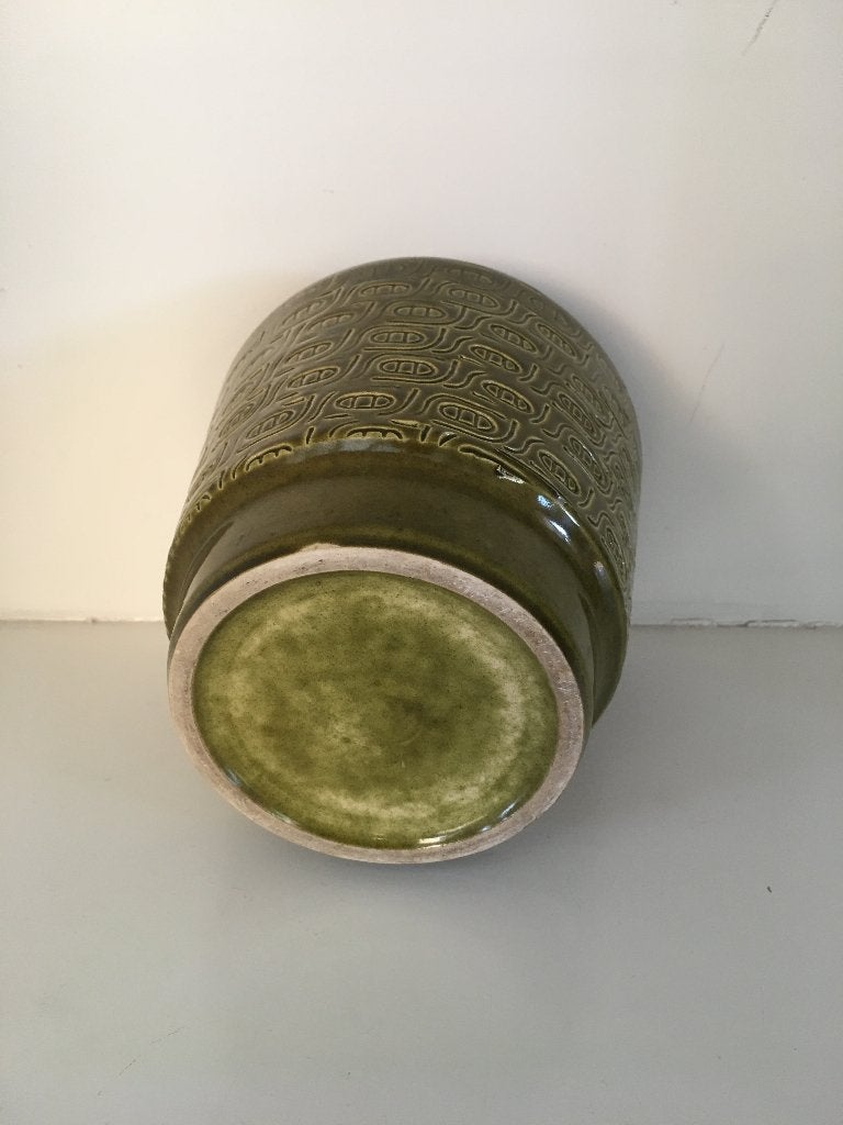 Vintage groene bloempot met reliëfpatroon, 25 tot 40 cm, Gebruikt, Ophalen of Verzenden, Minder dan 40 cm