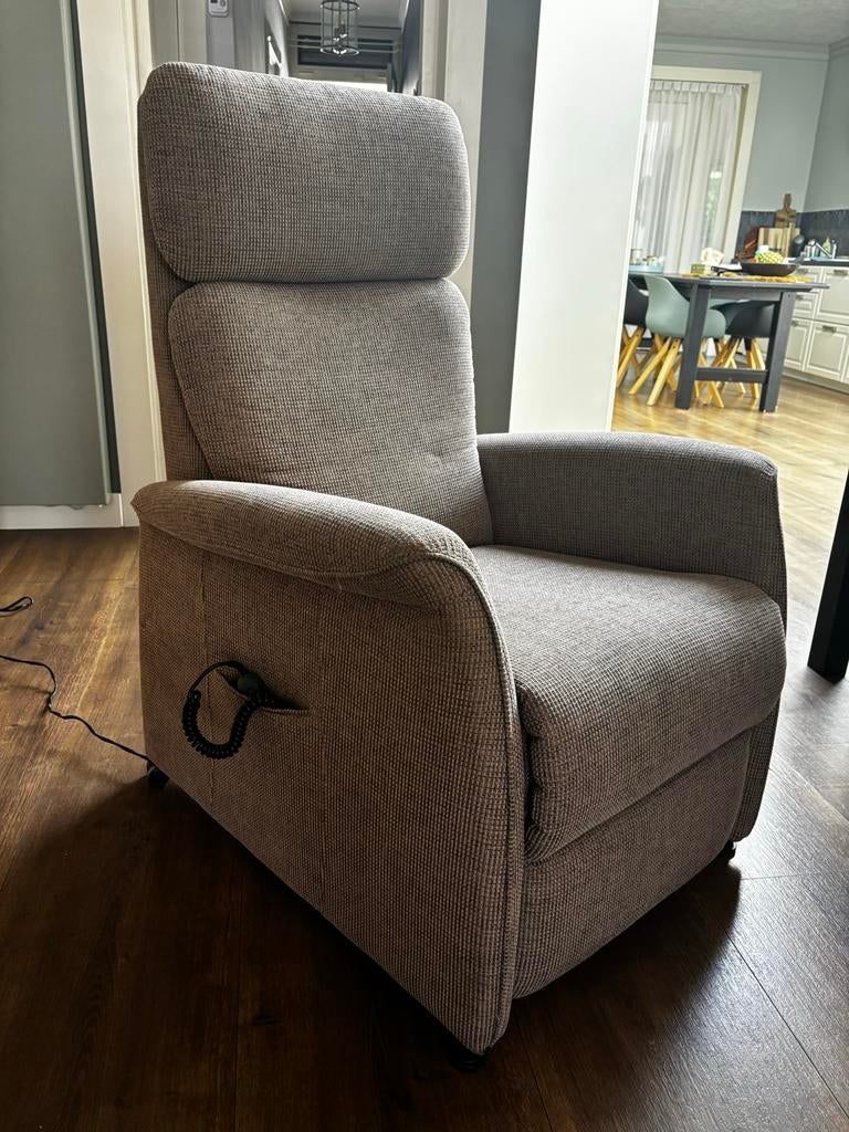 Prominent sta-op stoel beige/zand kleur, Huis en Inrichting, Stoelen, Ophalen, Overige kleuren, Zo goed als nieuw, Eén
