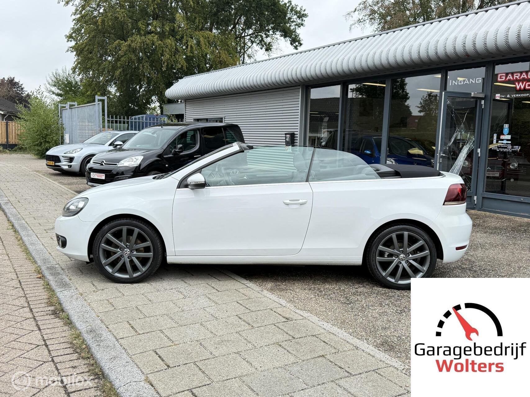 Volkswagen Golf Cabrio 1.6 TDI HIGHLINE STOELVERWM. CRUISE, Voorwielaandrijving, Gebruikt, Zwart, 4 cilinders