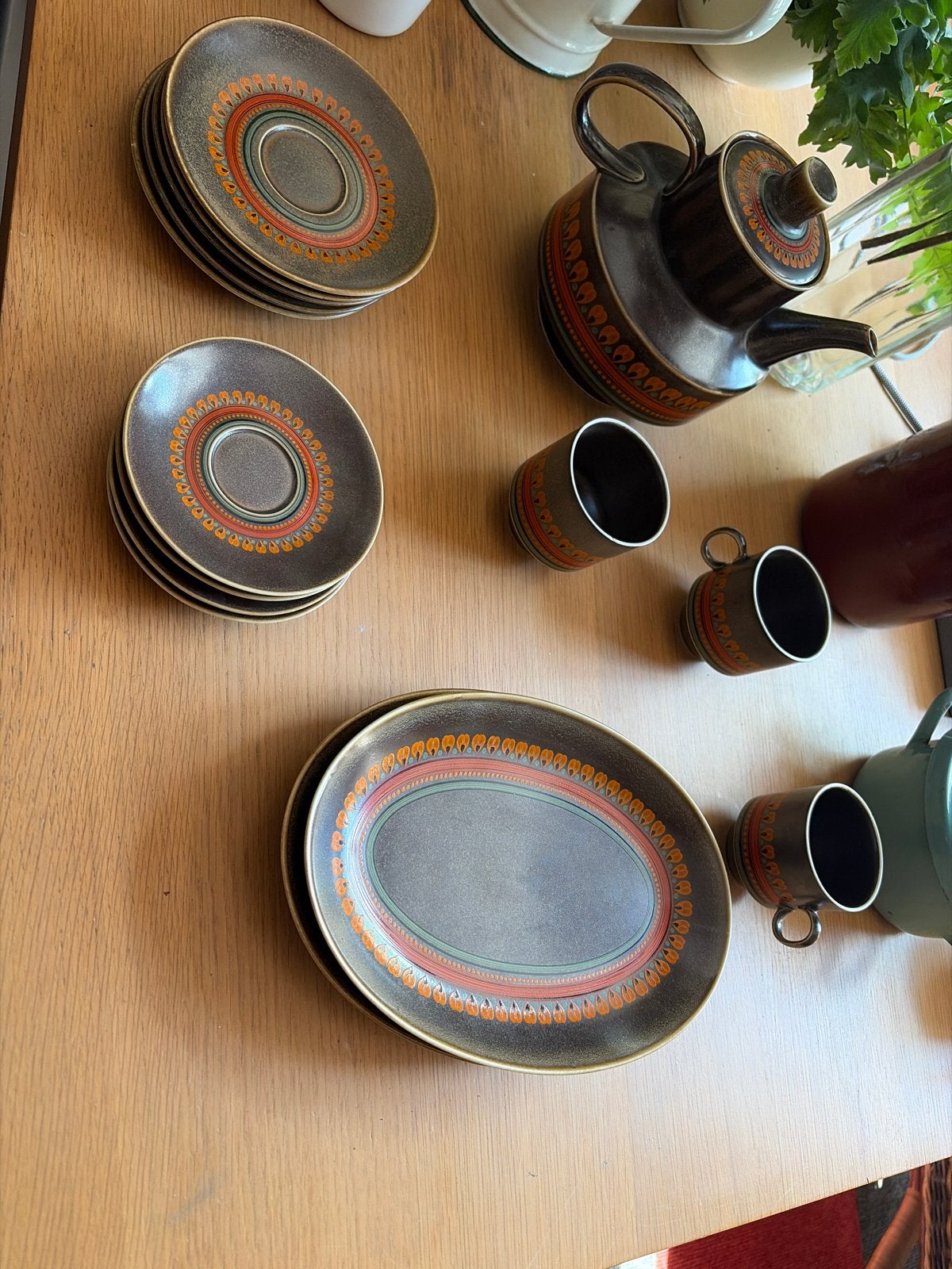 Vintage servies set: theepot, kopjes, schotels en schalen, Gebruikt, Overige merken, Keramiek, Vintage