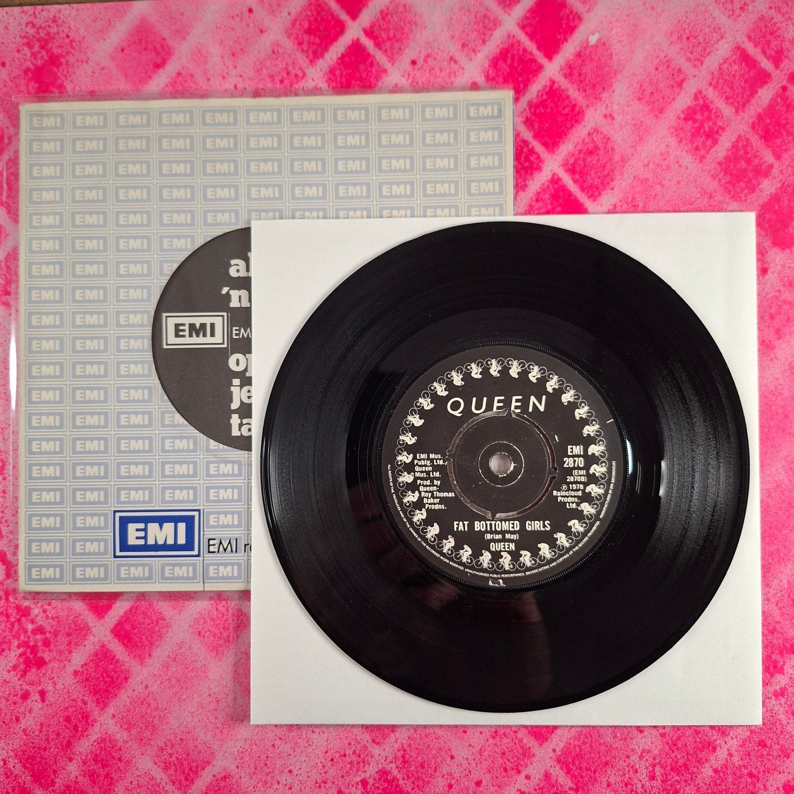 Queen Fat Bottomed Girld / Bicycle Race single, Gebruikt, 7 inch, Ophalen of Verzenden, Beschermende buitenhoes