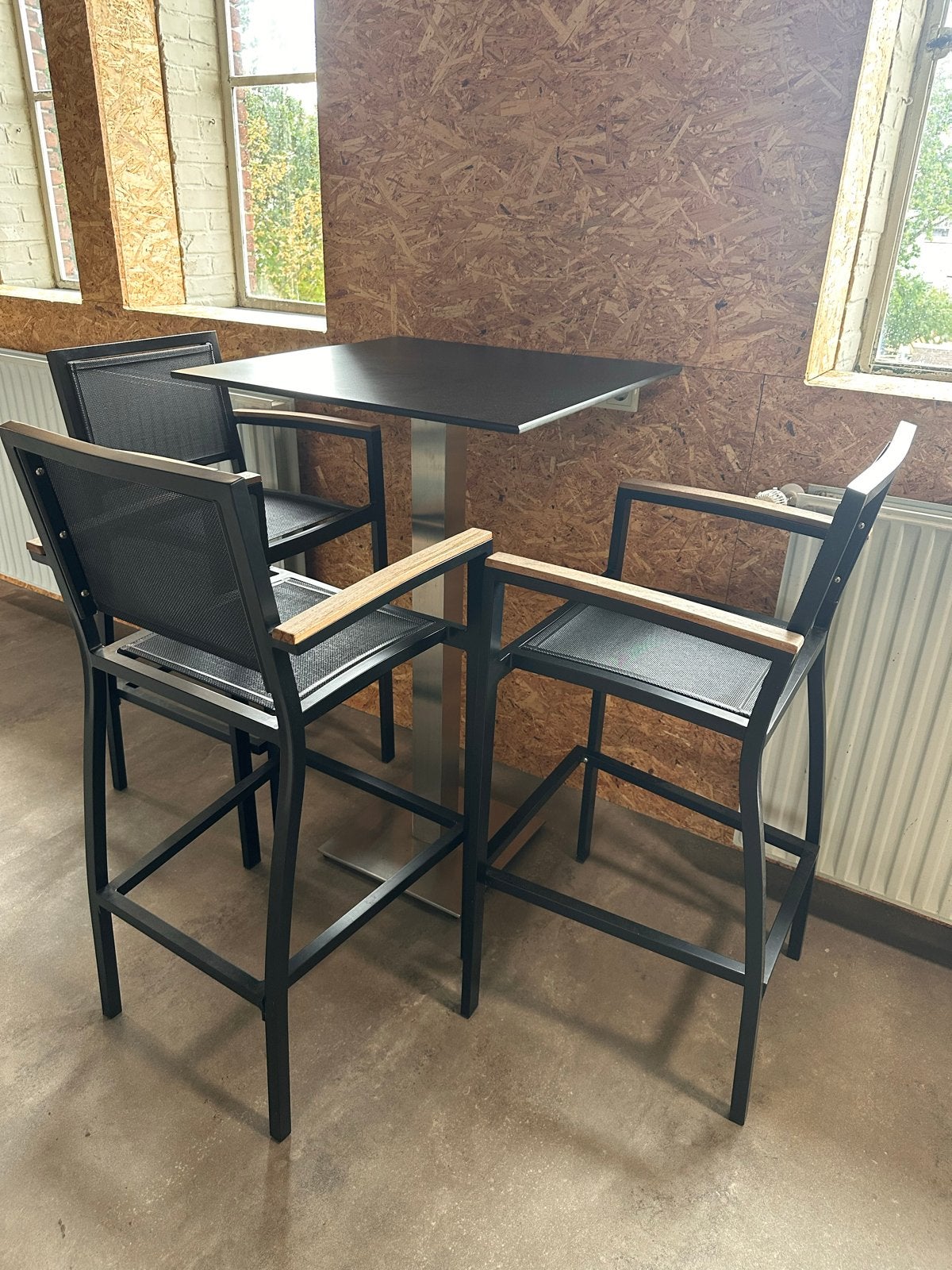 Statafel met 3 barstoelen - Modern en stijlvol, Ophalen, Zo goed als nieuw