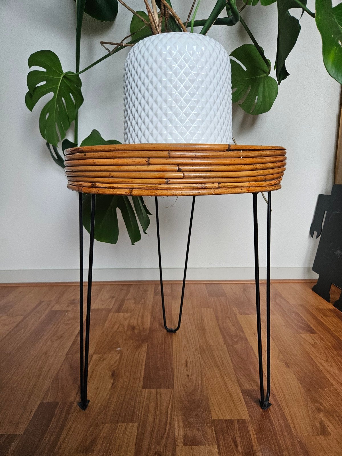 Vintage rotan (planten/bijzet)tafel met haarspeldpoten 40x46, Huis en Inrichting, Tafels | Bijzettafels, Minder dan 55 cm, Gebruikt