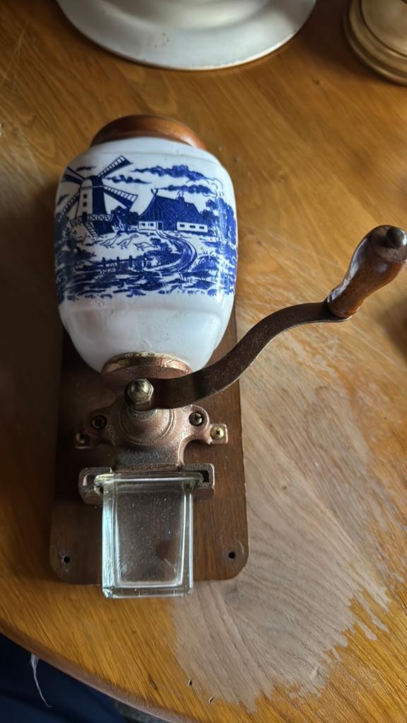 oude handmatige koffiemolen, Ophalen of Verzenden