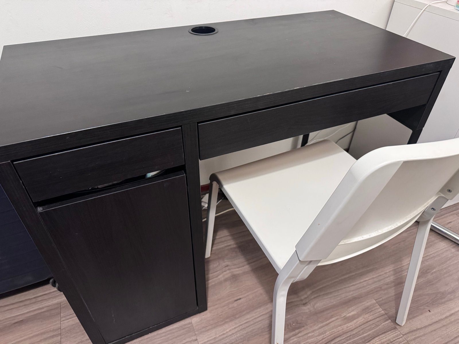 IKEA bureau met lades + witte stoel, Ophalen, Zwart, Gebruikt, Met lades