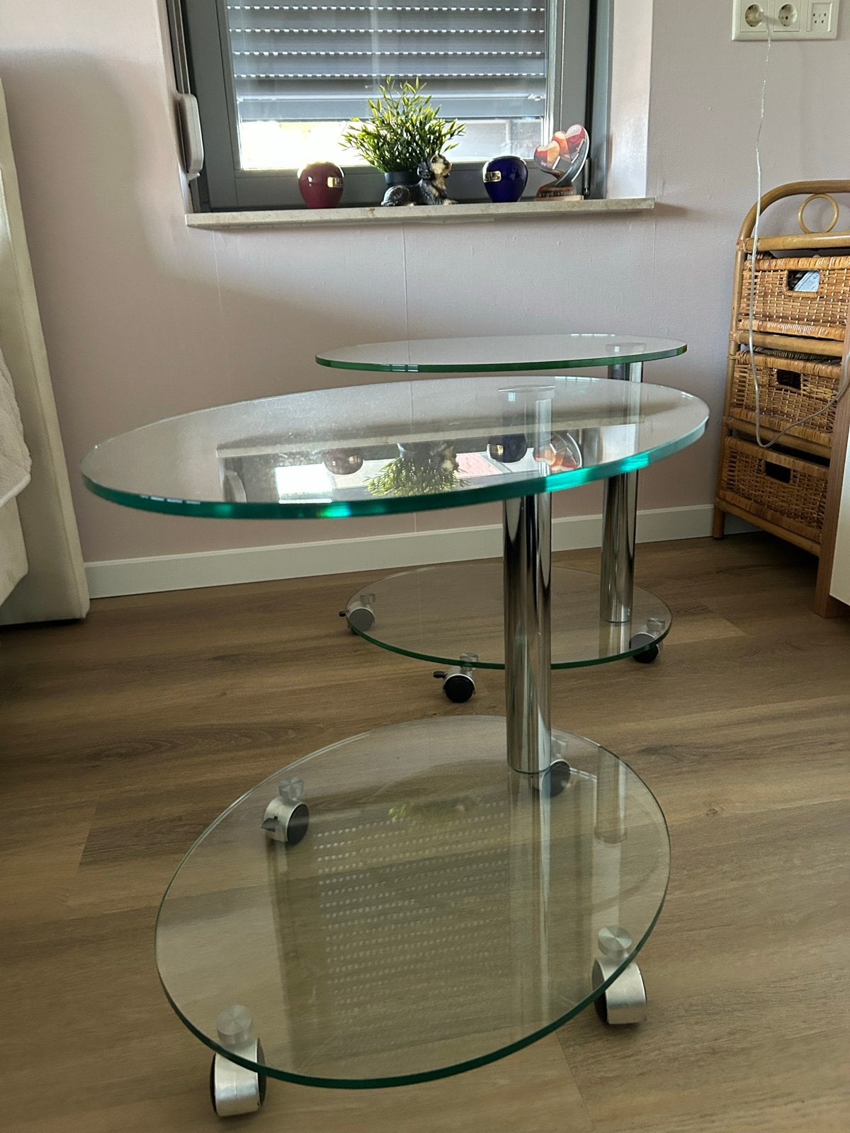 Glazen bijzettafel/nachtkastje op wieltjes, Minder dan 55 cm, Gebruikt, Glas, Ovaal