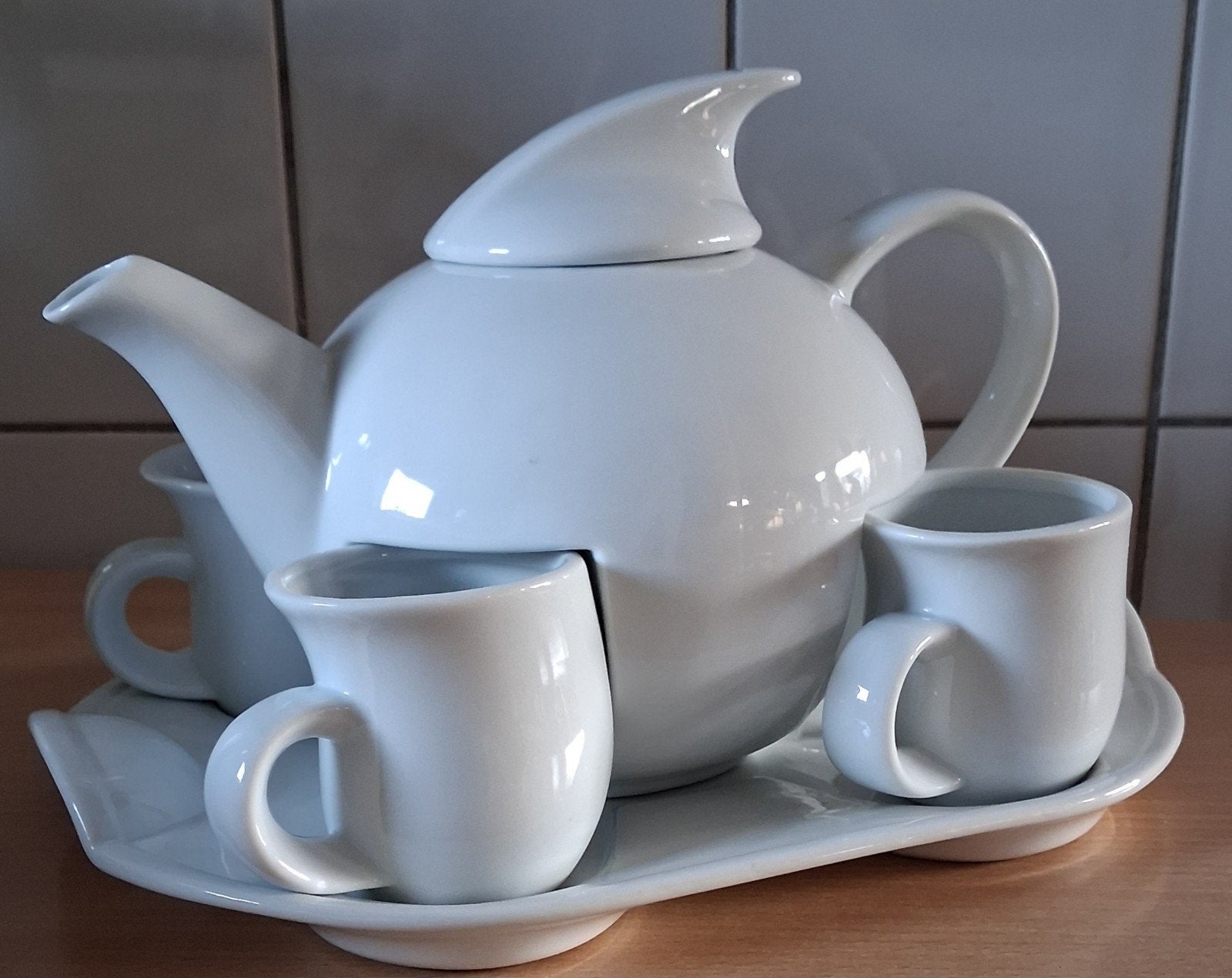 Theeservies/theeset. Design. Keramiek. Wit plateel. 6 delig., Overige merken, Keramiek, Overige typen, Ophalen of Verzenden