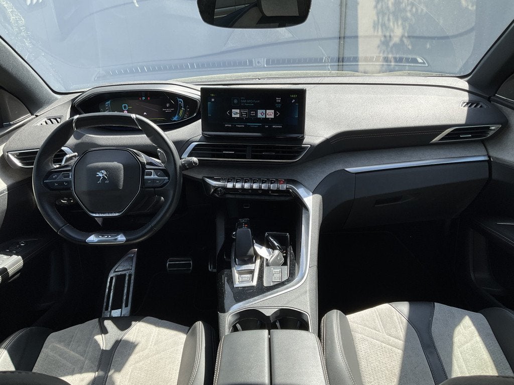 Peugeot 3008 1.6 HYbrid 225 GT Plug-in Carplay Camera Focal, Auto's, Peugeot, Euro 6, 4 cilinders, Zwart, Bedrijf