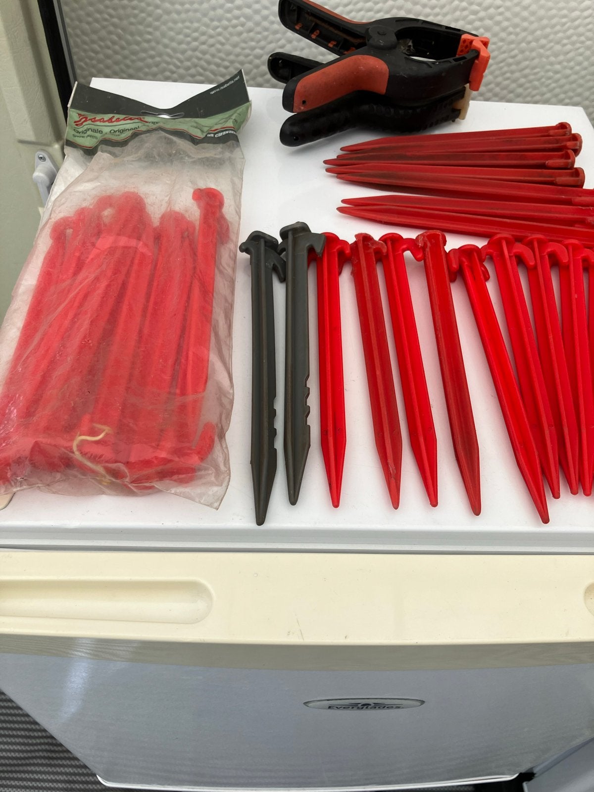 Tent haringen (20 nieuw, 20 gebruikt) + 5 klemmen, Ophalen of Verzenden, Gebruikt