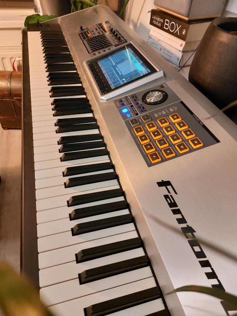 Roland fantom G8, Ophalen, 61 toetsen, Roland