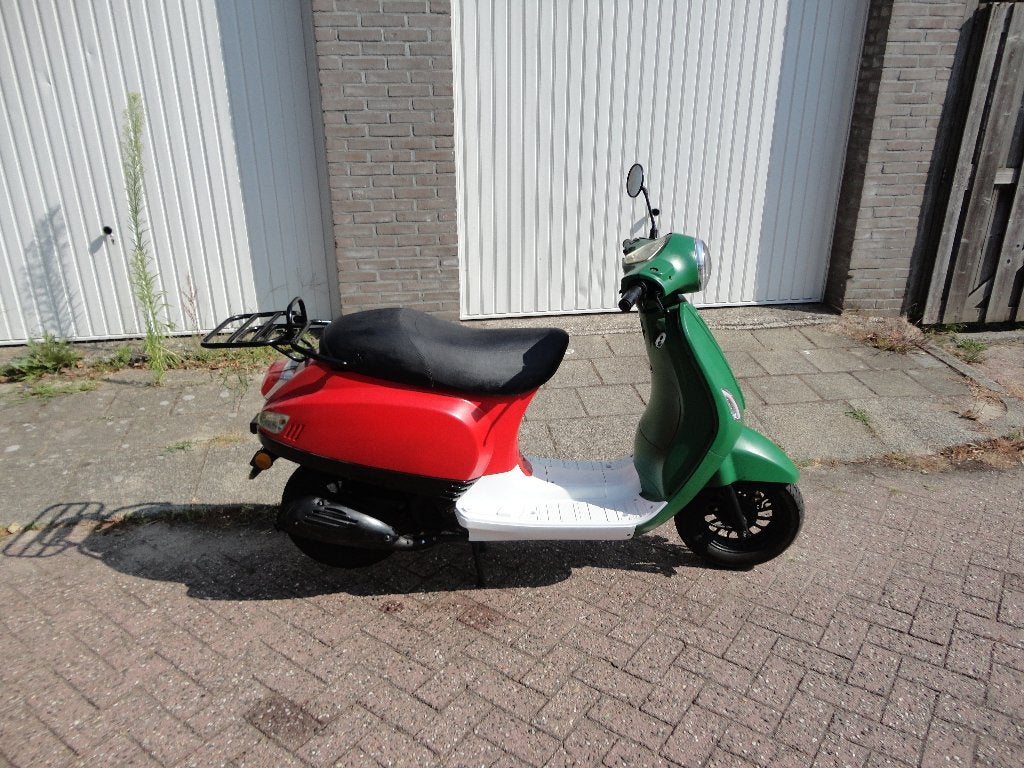 scooter, Fietsen en Brommers, Overige merken, Ophalen of Verzenden, Zo goed als nieuw, Benzine