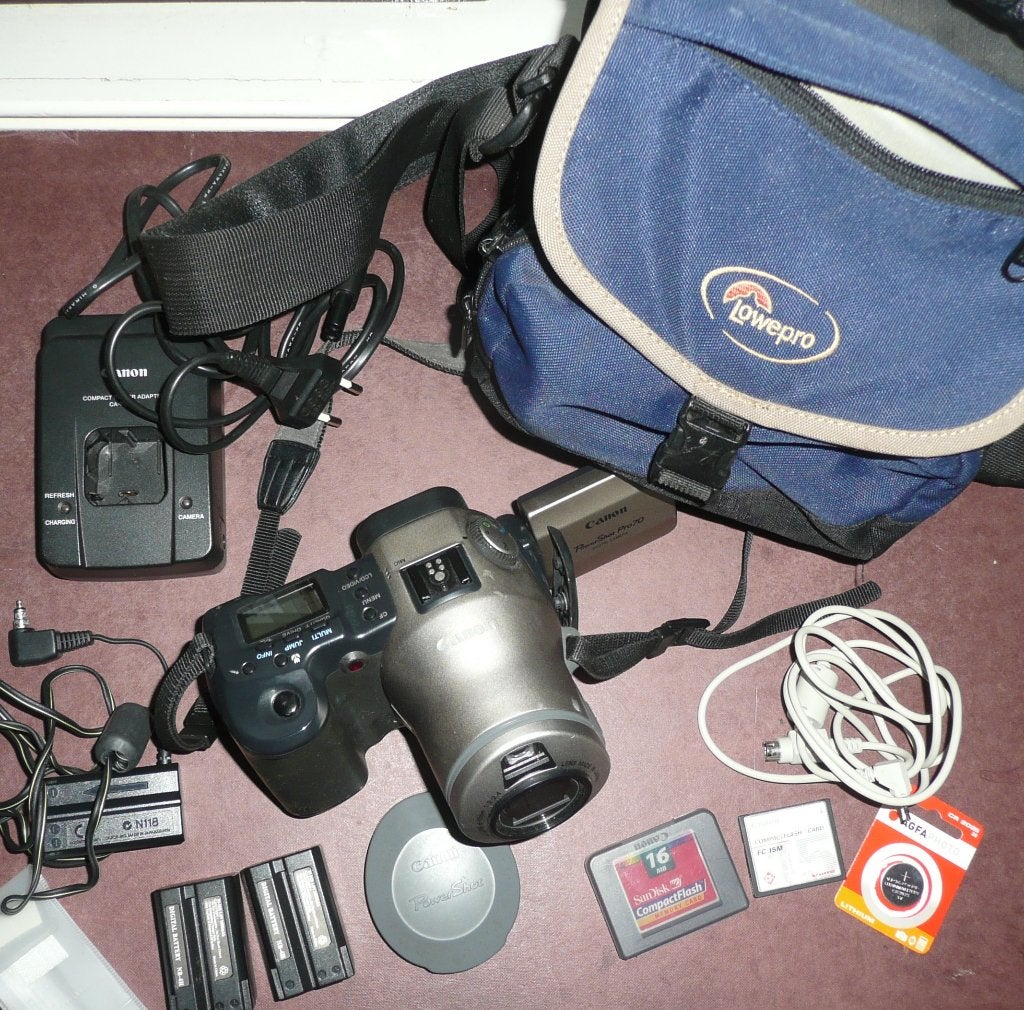 CANON POWERSHOT PRO 70 met Lowepro tas lader 3 batterijen, Ophalen of Verzenden, 1980 tot heden, Fototoestel