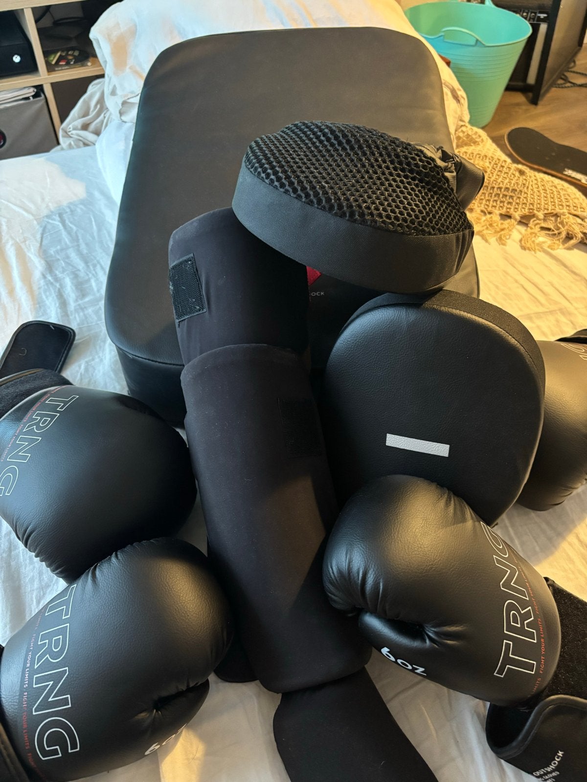 Vechtsportuitrusting: bokshandschoenen, stootkussens, scheen, Sport en Fitness, Overige, Maat XS of kleiner, Vechtsportbescherming