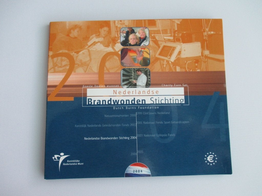 Goede Doelen set Brandwondenstichting 2004 bu, Postzegels en Munten, Munten | Nederland, Ophalen of Verzenden, Koningin Beatrix