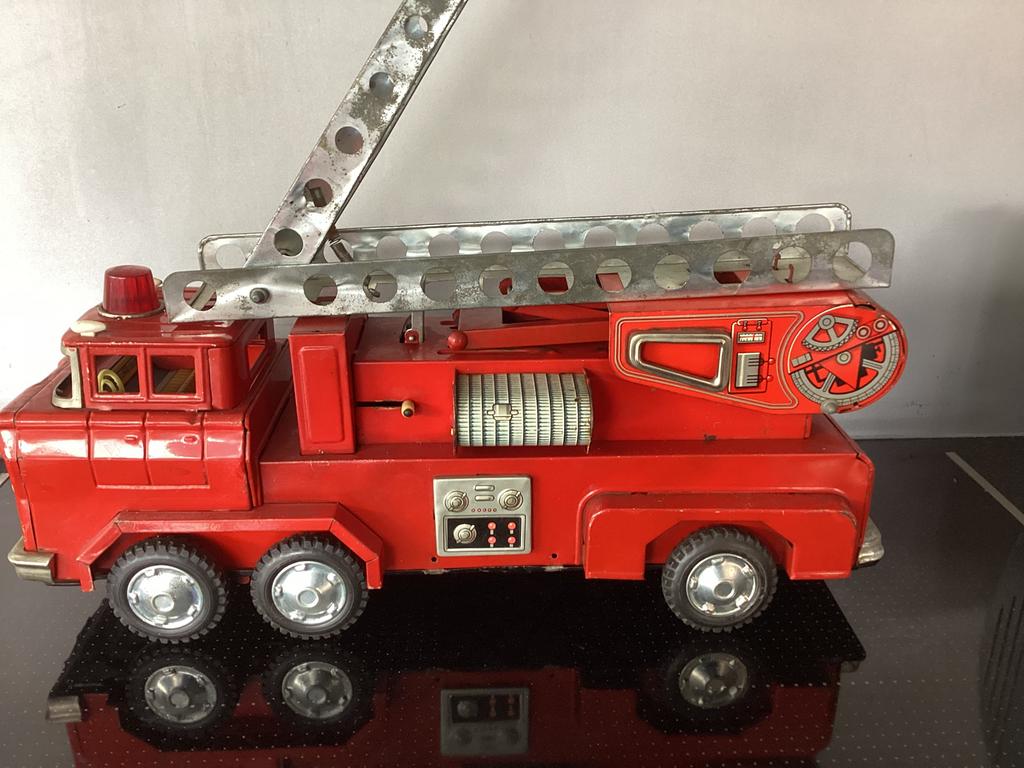 Zeer grote 1960s blikken brandweer auto,Yonezawa,Japan,43 cm, Antiek en Kunst, Antiek | Speelgoed, Ophalen