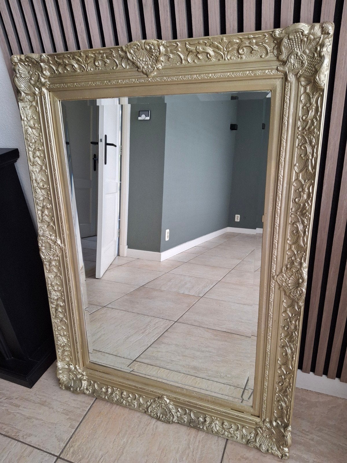 Grote gouden spiegel met sierlijke lijst, Ophalen, Rechthoekig, 100 tot 150 cm, 150 tot 200 cm