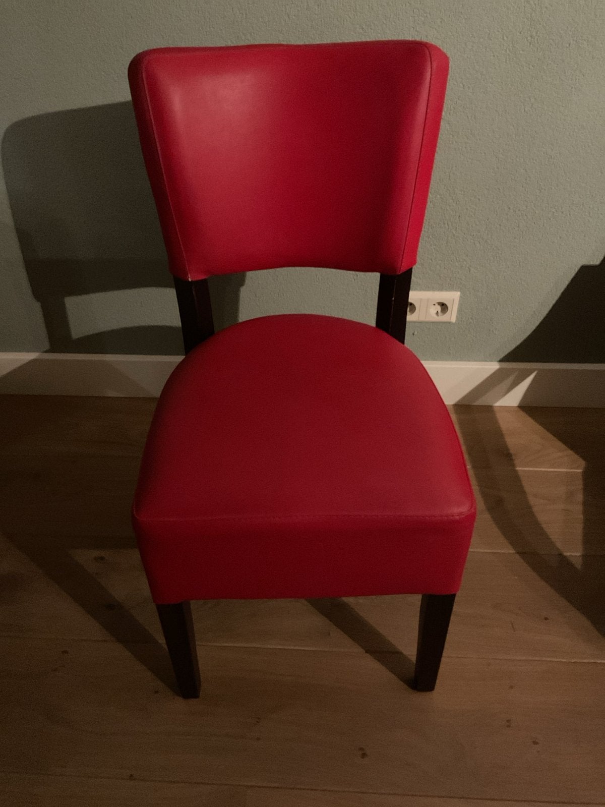 Stijlvolle rode eetkamerstoelen van Sechamo, Huis en Inrichting, Ophalen, Zo goed als nieuw, Rood, Hout