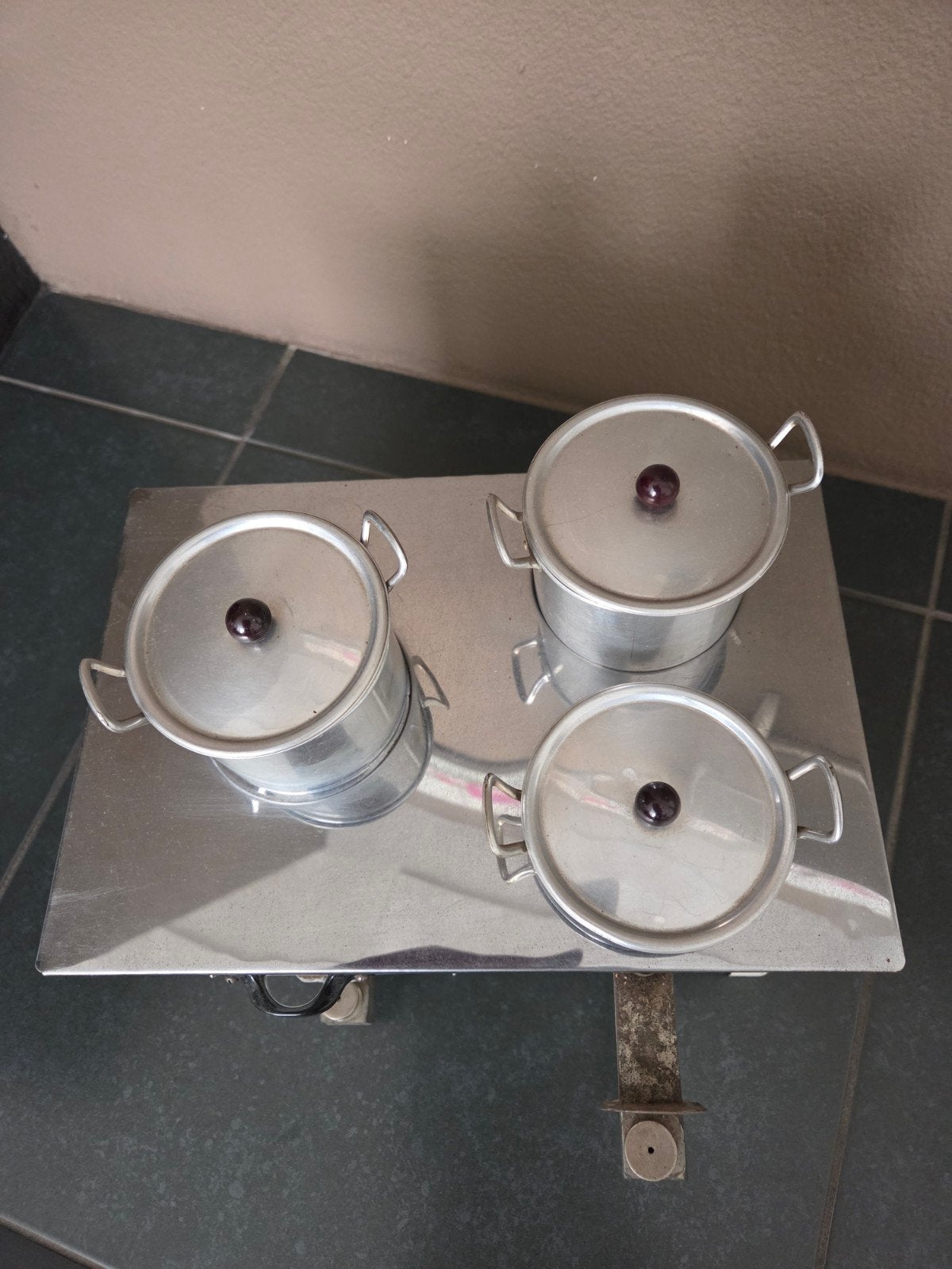 oud kinderfornuis met 3 pannetjes, Ophalen