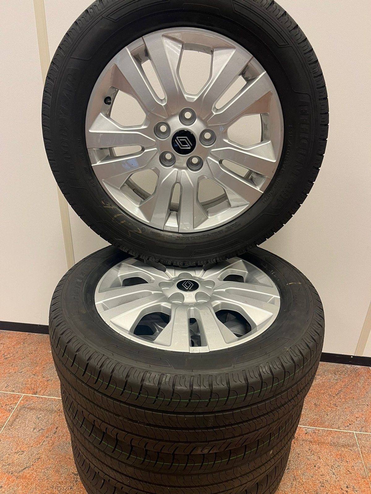 17" Nieuwe Originele Renault Trafic Goodyear Zomerset, Ophalen, Banden en Velgen, Nieuw, 17 inch