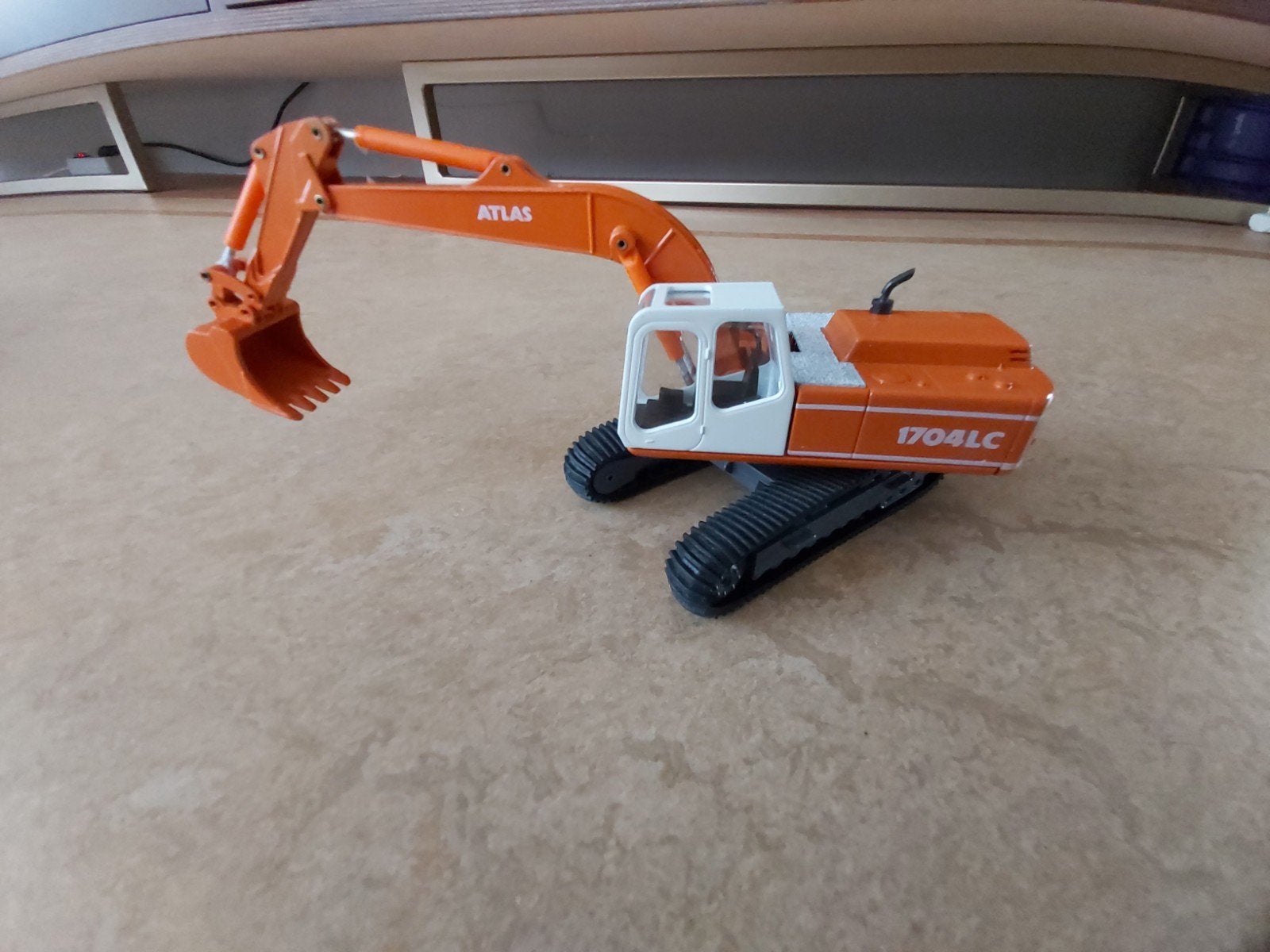 Atlas 1704LC hydraulische rupsgraafmachine van Conrad 1/50, Hobby en Vrije tijd, Modelauto's | 1:50, Ophalen of Verzenden, Nieuw