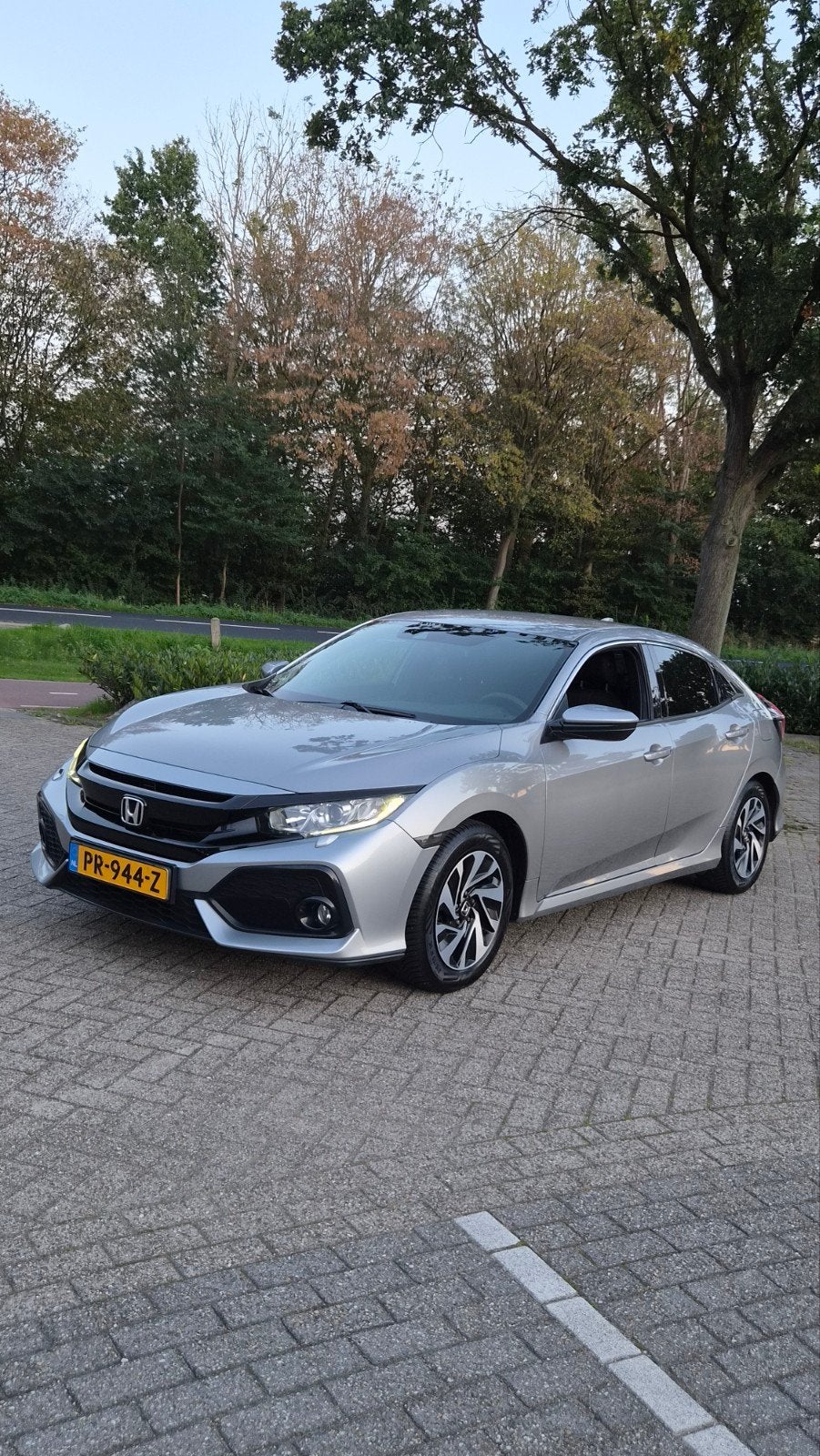 Honda Civic 1.0 I-vtec 129pk Trekhaak Carplay Navi Cruise, Auto's, Dealer onderhouden, 4 cilinders, 129 pk, Leder en Stof
