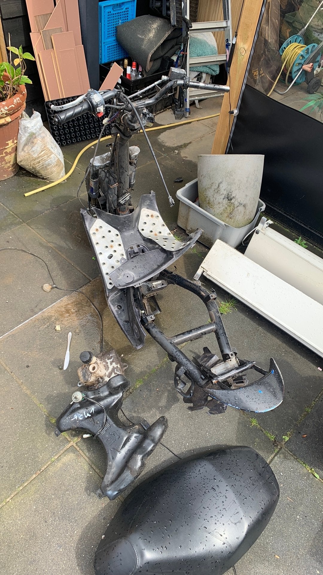 Vivacity frame met papieren, Fietsen en Brommers, Brommeronderdelen | Scooters, Ophalen of Verzenden, Gebruikt, Frame, Peugeot