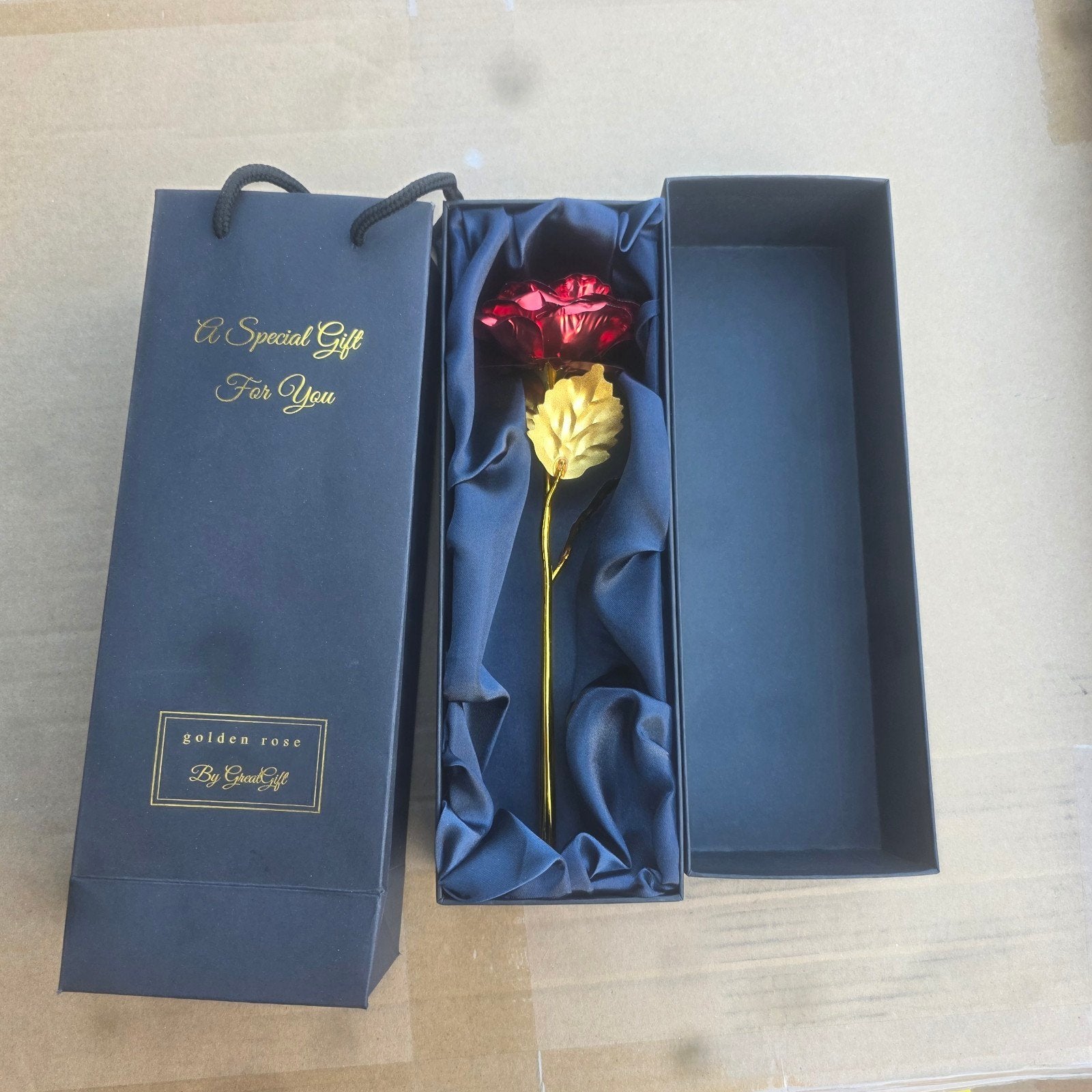 100 goudkleurige rozen in luxe verpakking, Partij, Ophalen of Verzenden, Nieuw
