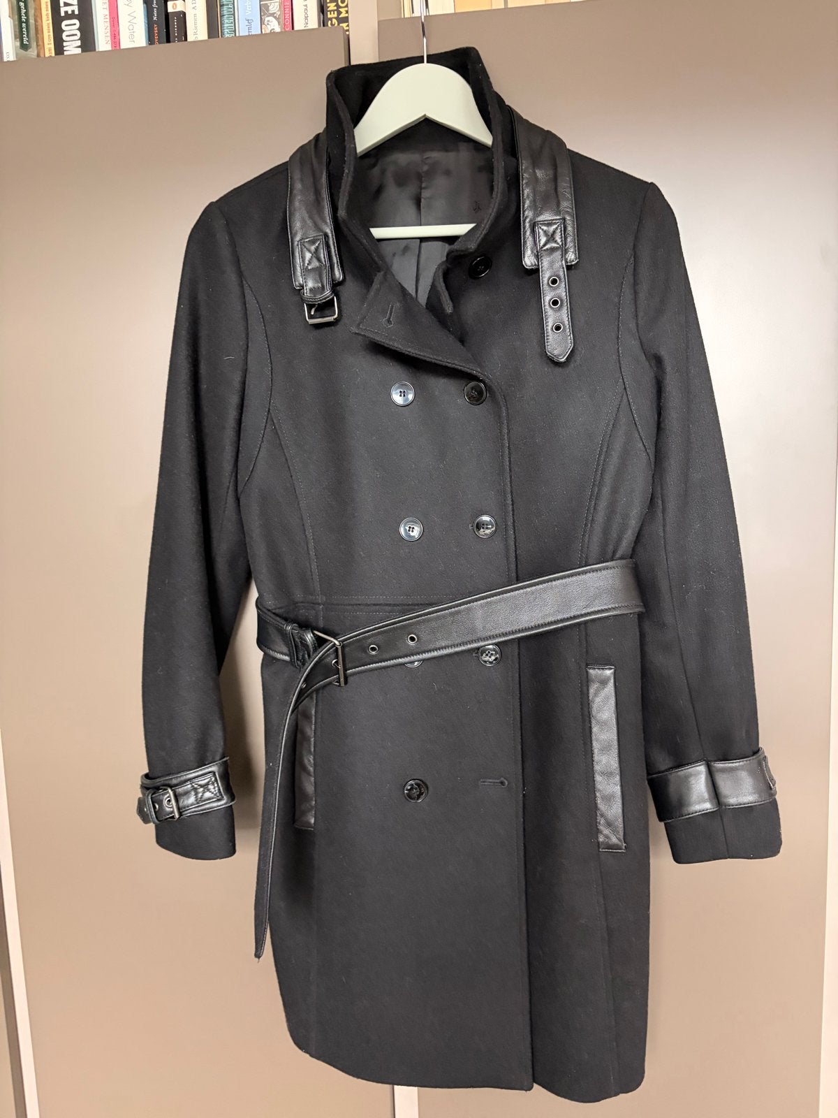 The Kooples jas met leren details - Maat 38 (M), Ophalen of Verzenden, Nieuw, Maat 38/40 (M), Zwart