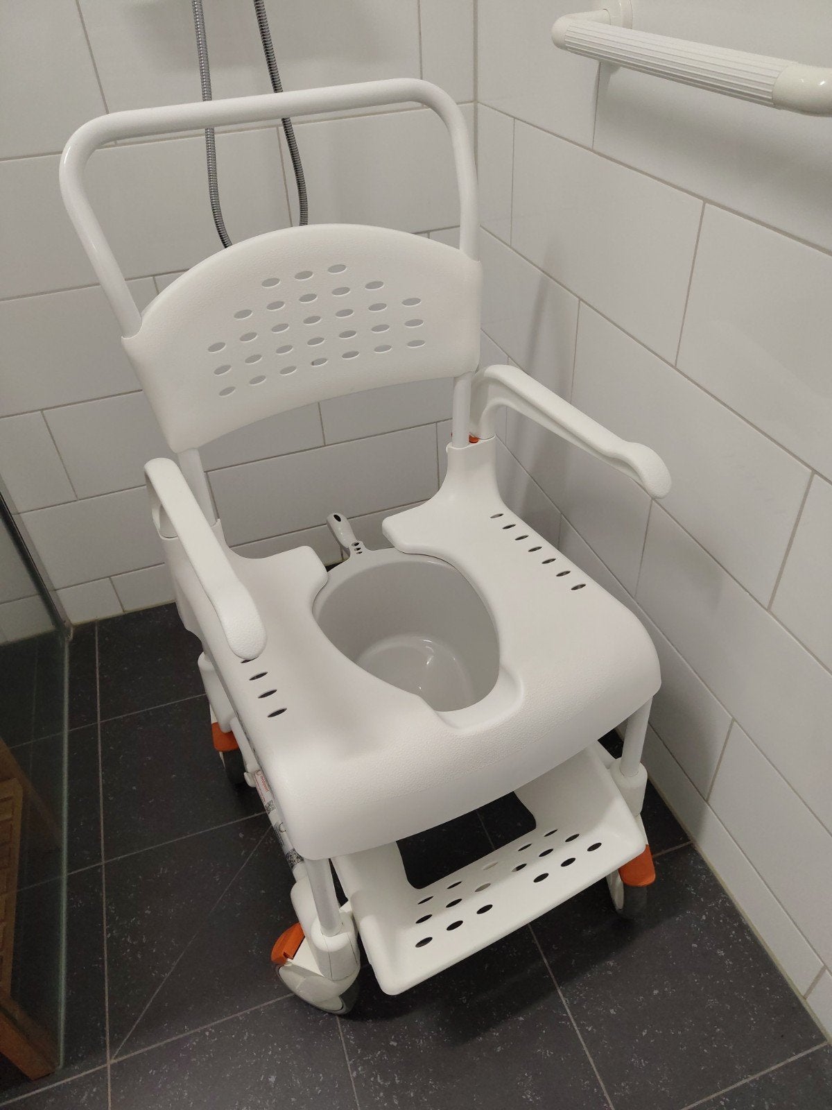 Douchestoel po stoel combinatie, Ophalen
