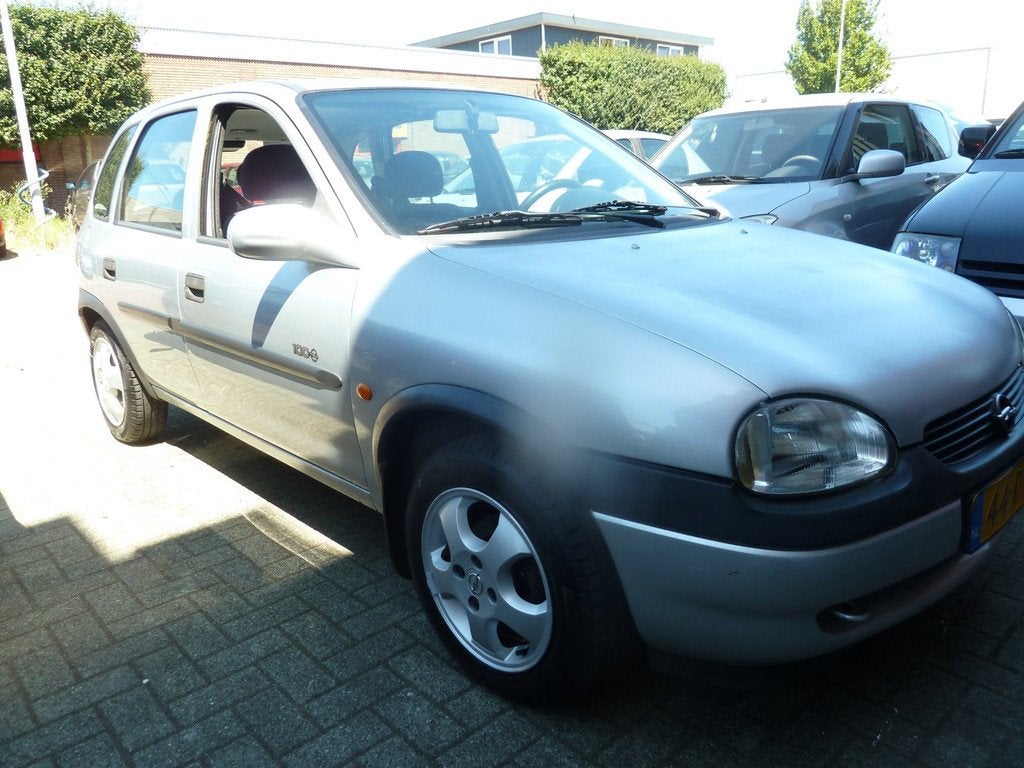 Opel Corsa 1.2i-16V Strada nw apk 73688 km nap, Auto's, 450 kg, Gebruikt, Origineel Nederlands, Bedrijf