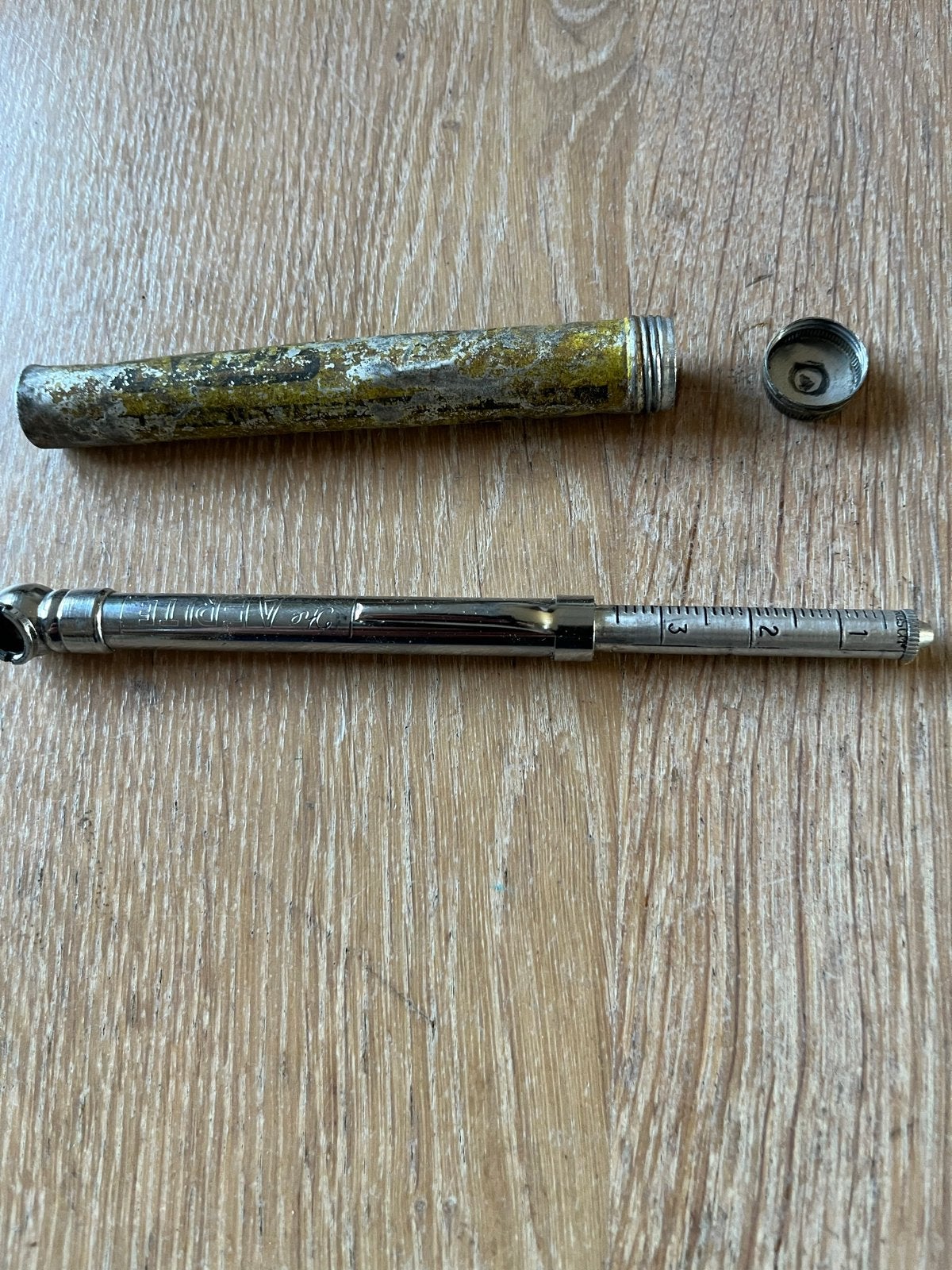 Retro bandenspanningmeter (voor de verzamelaar), Ophalen of Verzenden, Gebruikt