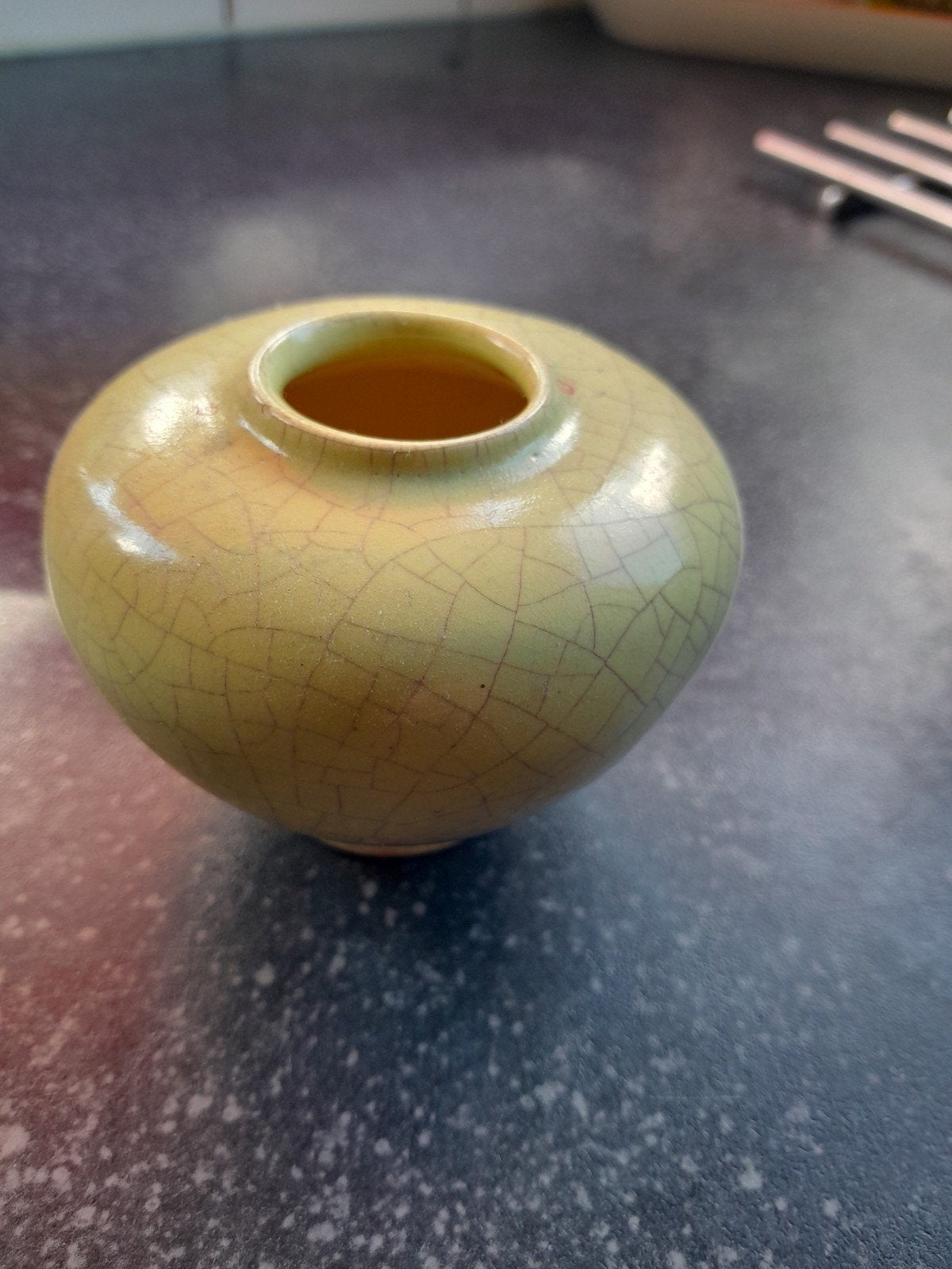 bijzonder vaasje met craquele decoratie., Antiek en Kunst, Antiek | Vazen, Ophalen of Verzenden