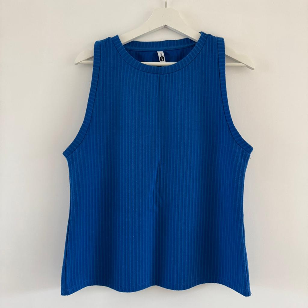 Mooie blauwe top maat L, Maat 38/40 (M), Blauw, Ophalen of Verzenden, Zonder mouw