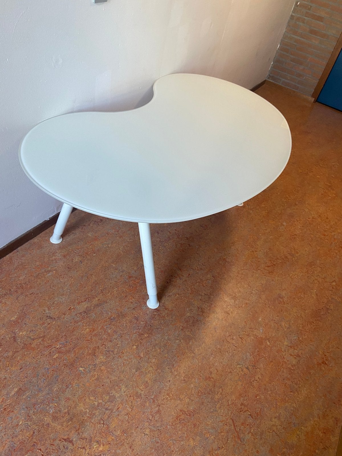 Design Niervormig Bureau Wit Melkglas – IKEA Galant, Ophalen, Zo goed als nieuw, Rechthoekig, 50 tot 100 cm