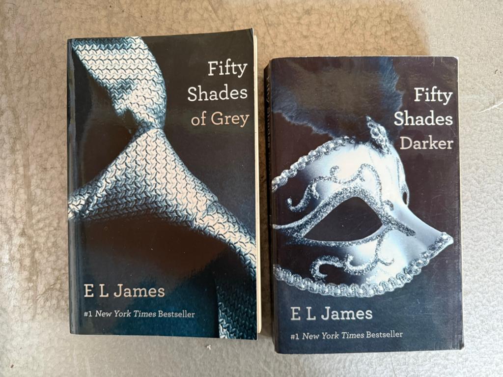 Fifty shades of grey + Darker EL James, Ophalen of Verzenden, Zo goed als nieuw