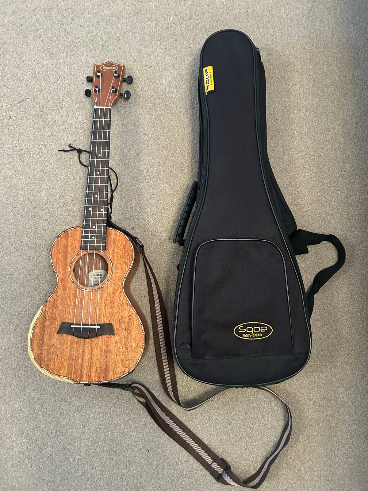 Sqoe Ukelele met hoes en ingebouwde tuner, Ophalen of Verzenden, Zo goed als nieuw, Ukelele