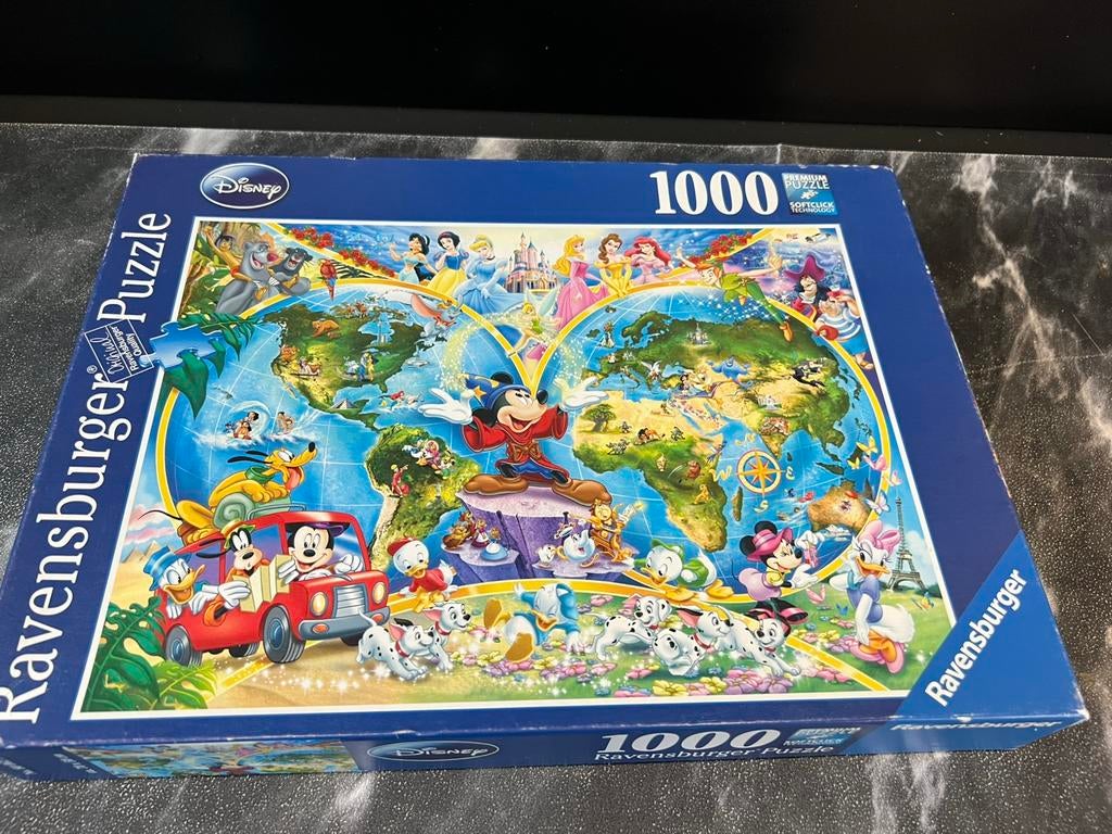 Ravensburger puzzel 1000 stukjes Disney wereldkaart, Ophalen of Verzenden, 500 t/m 1500 stukjes, Zo goed als nieuw
