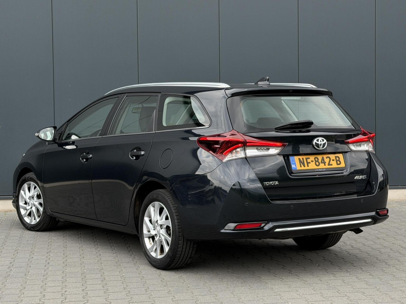 Toyota Auris 1.3 Aspiration Dealer Onderhouden - Navi - Came, Voorwielaandrijving, Dealer onderhouden, Gebruikt, 4 cilinders