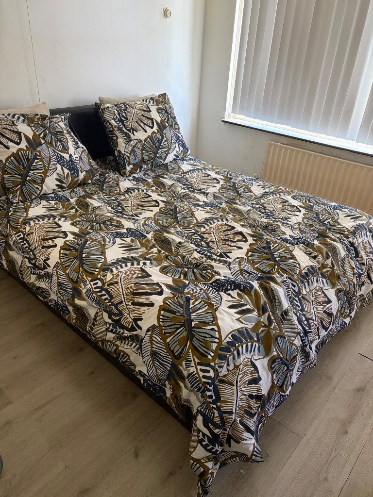 Bed, Ophalen, Zwart, Tweepersoons, Zo goed als nieuw