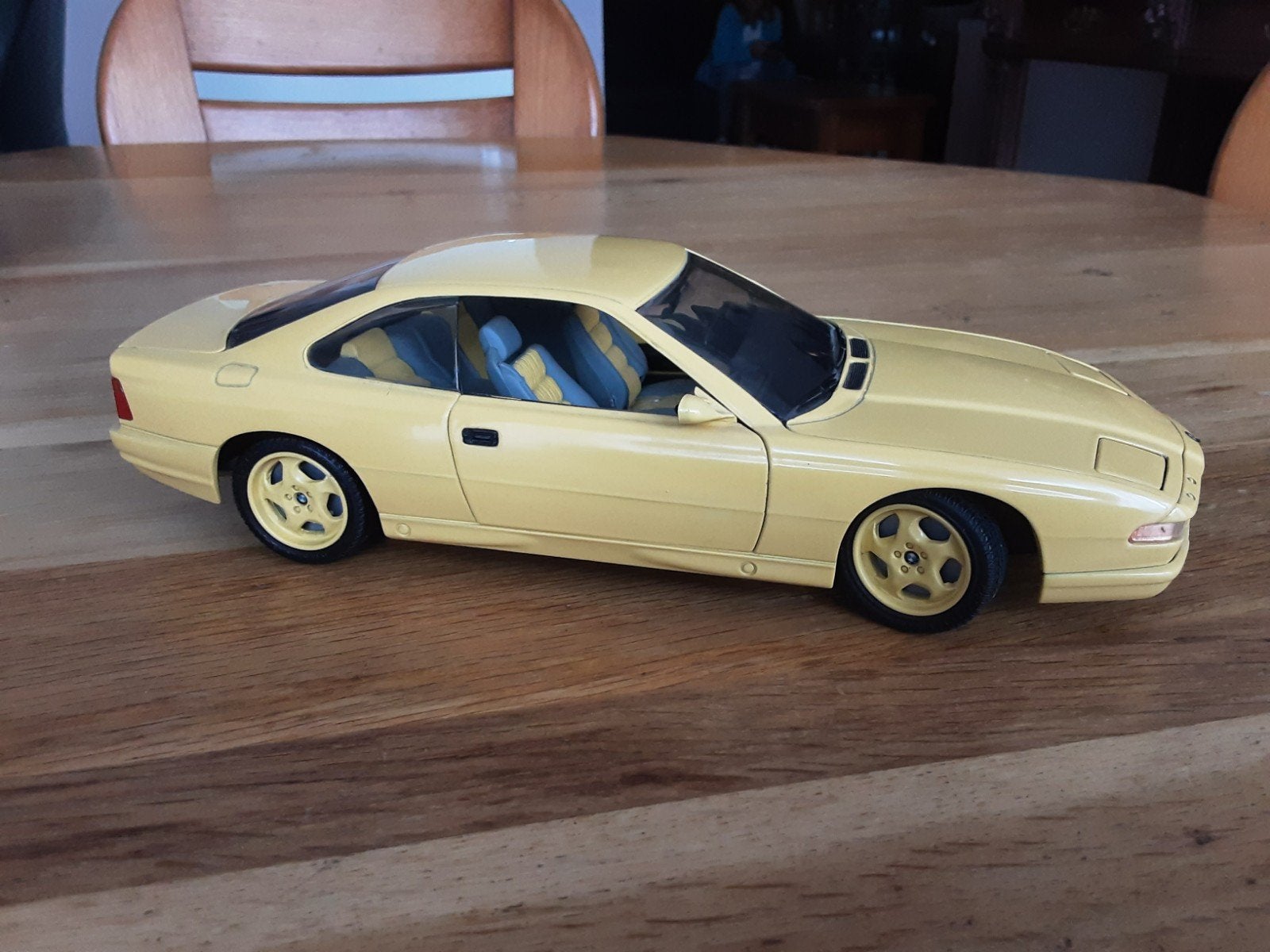 Revell BMW 850 CSi - Geel - Zeer goede staat, Ophalen of Verzenden, Zo goed als nieuw, Auto, Overige merken