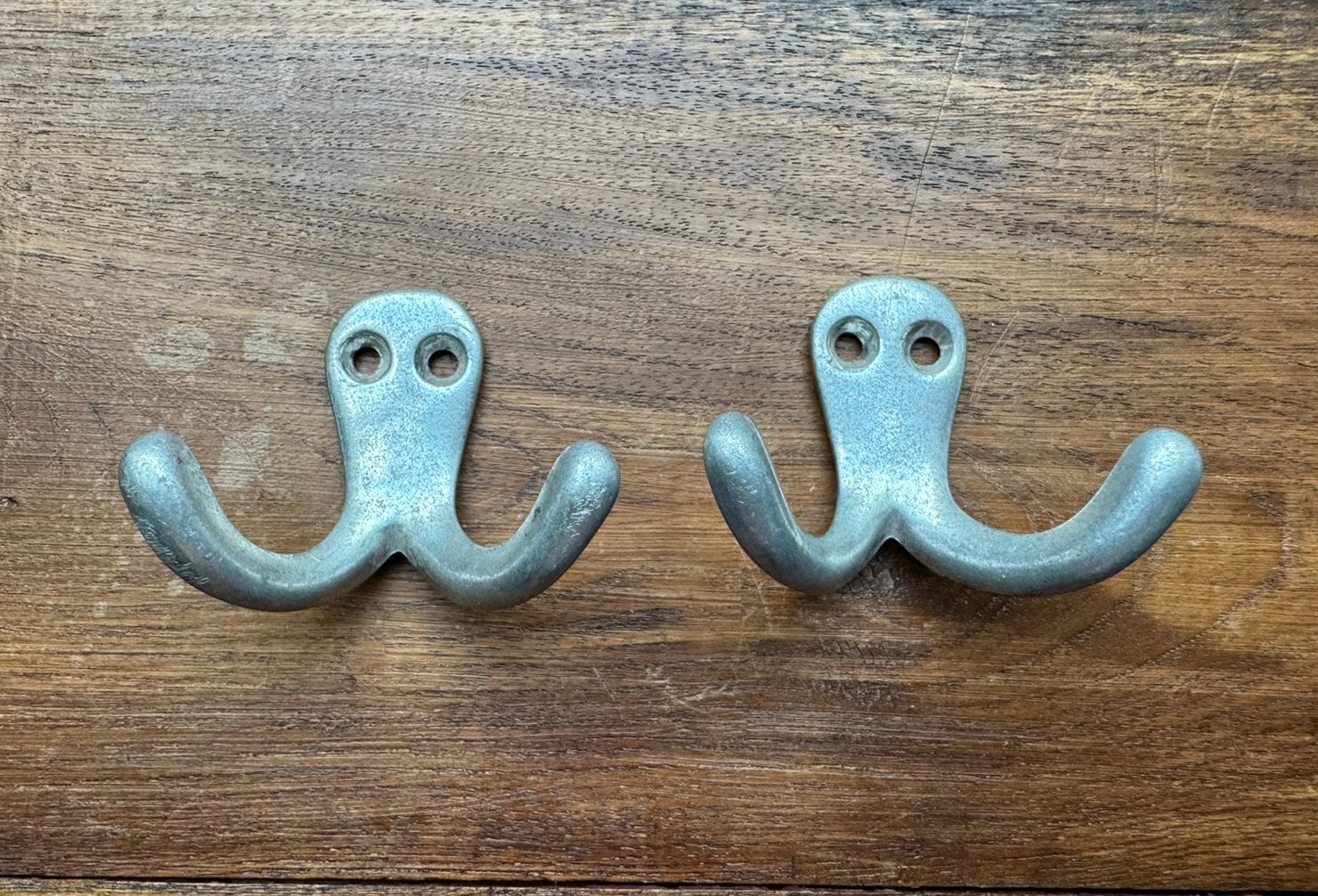 Vintage Aluminium Vlinder Kapstokhaak Schoolmodel, Gebruikt, Wandhaken, Ophalen of Verzenden, Minder dan 100 cm