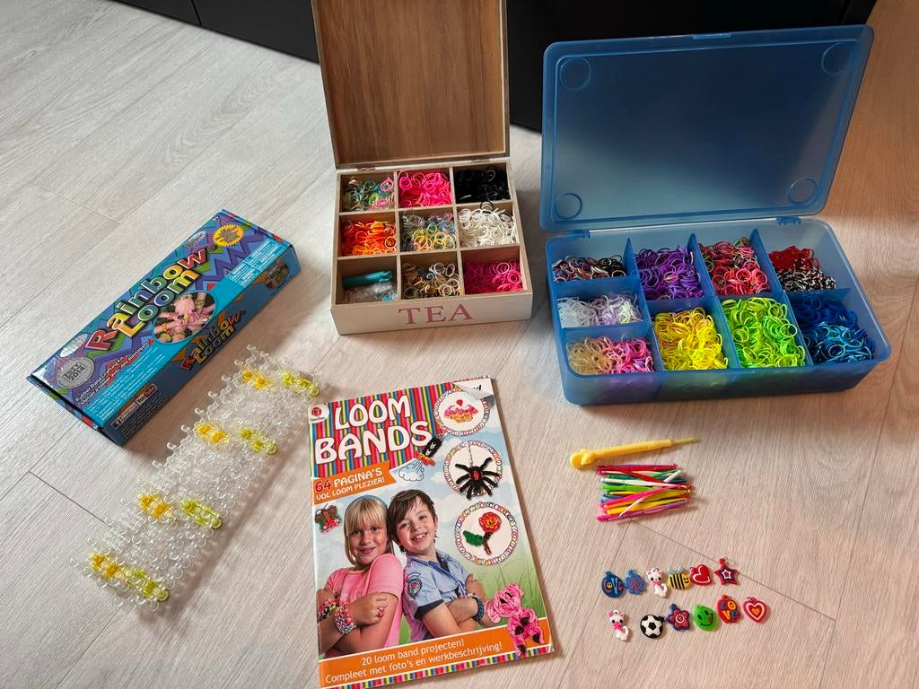 Complete Rainbow Loom Bands set (incl. boek en accessoires, Hobby en Vrije tijd, Knutselen, Overige thema's, Meerkleurig, Ophalen of Verzenden